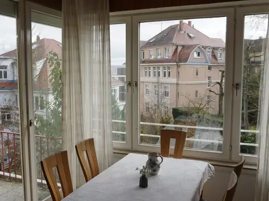 Spacious, bright apartment in a popular half-height location in Stuttgart