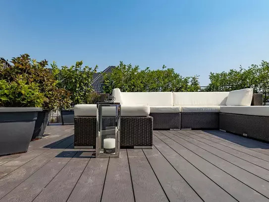 Design penthouse with two bedrooms, whirlpool & rooftop terrace, with biweekly cleaning