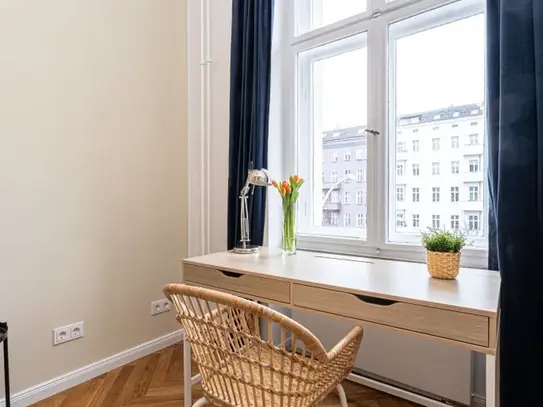 Urban luxury: Newly renovated 3-room apartment in Kollwitzkiez