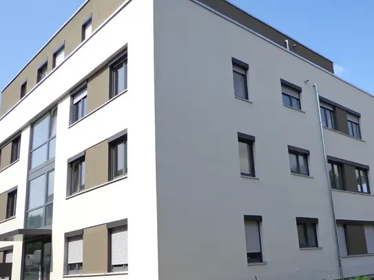 Neuwertige 4 Zimmerwohnung in bester Lage Stadtgrenze Hofheim und Kriftel.