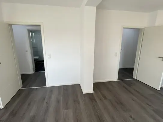 Traumwohnung, 4 ZKB, 1.OG, 100 m2 WF/NF, Walk-In-Dusche, Keller, Dachboden, Gartenanteil, saniert