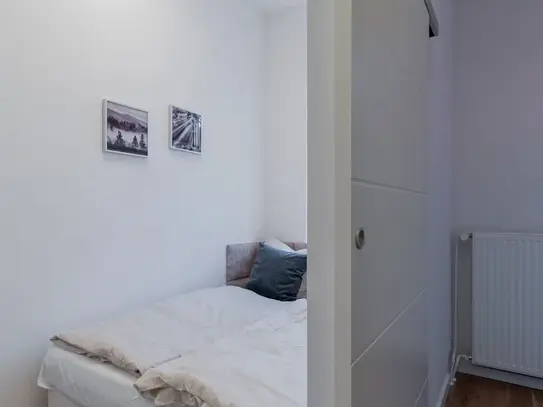 Green 2 Room flat renovated gardenflat , very quiet and only 5 Minutes walk to the S-Bahn