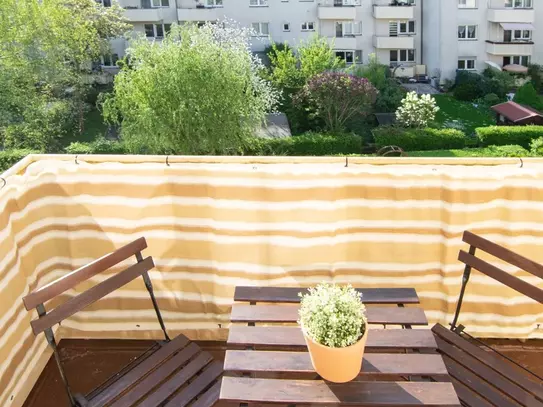 Sunny apartment with balcony and green view!