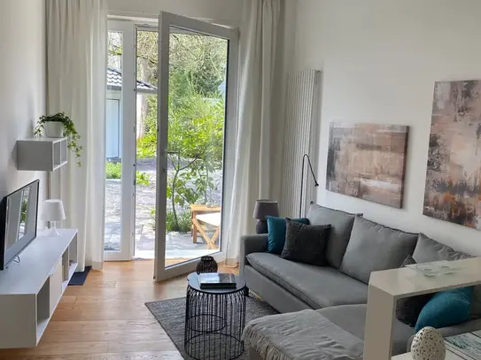 Freshly renovated two-room flat on villa plot, new furniture, 20 minutes from Düsseldorf and Essen