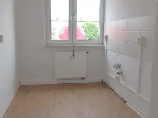 tolle Wohnung mit Einbauküche und Balkon