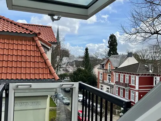 Sunny, core renovated apartment in the heart of Hamburg Blankenese