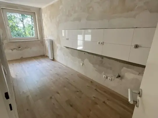 Moderne 2-Zimmer-Wohnung in Duisburg Röttgersbach mit neuem Duschbad und neuem Laminat