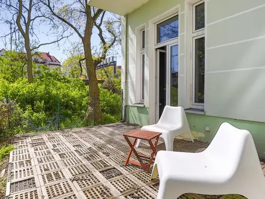 Comfy double bedroom in a 5-bedroom apartment near S+U Bundesplatz (Berlin) transport station