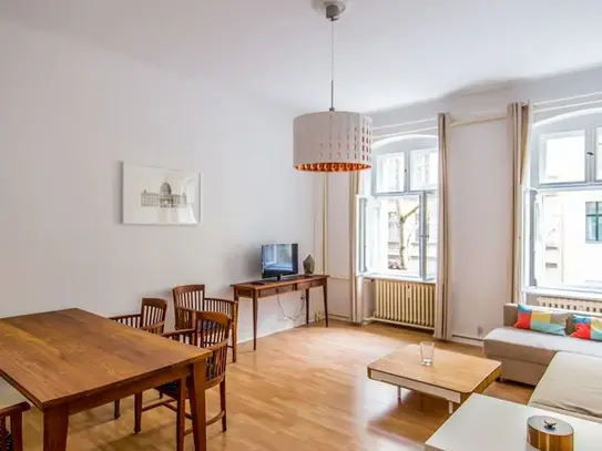 Pretty first floor three bedroomed apartment in Charlottenburg