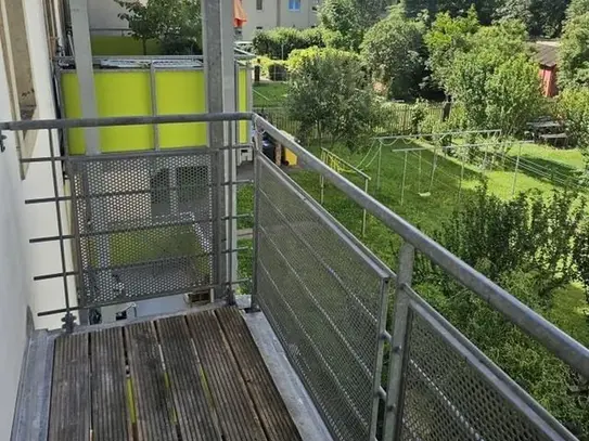 HÃ¼bsche Wohnung mit Balkon und Blick in den grÃ¼nen Innenhof! WohnkÃ¼che!