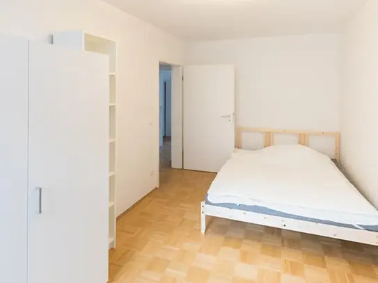 Homely single bedroom in Neuhausen-Nymphenburg