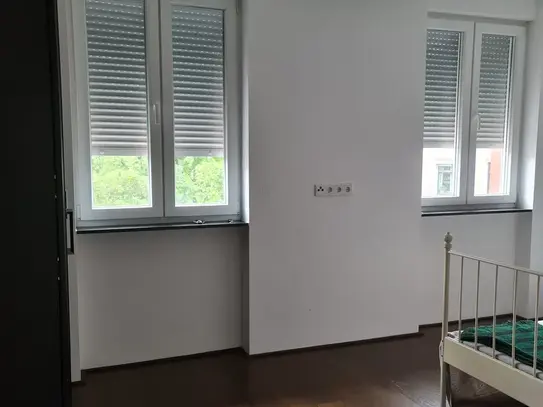 Fully renovated 2-room apartment with balcony and fitted kitchen in Frankfurt am Main