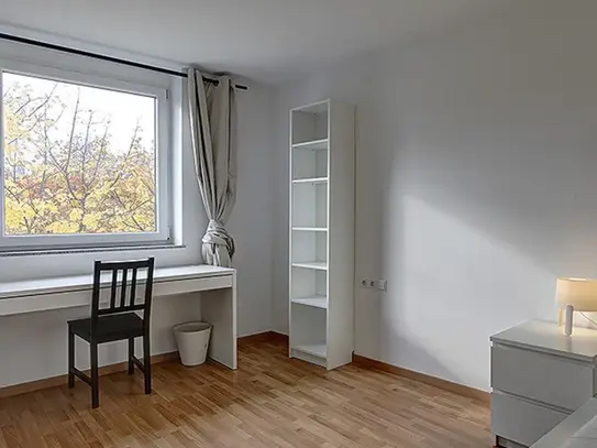 Snug single bedroom near the Rosensteinbrücke metro