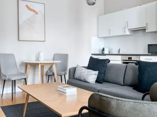 Mitte 1br w/ elevator, nr Friedrichstraße