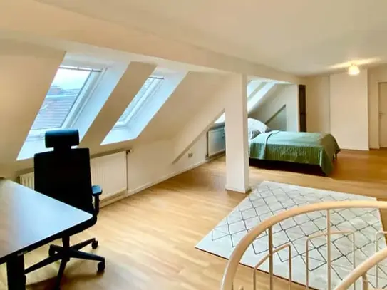 Priscilla - charmantes und voll möbliertes Penthouse-Apartment im hippen Friedrichshain