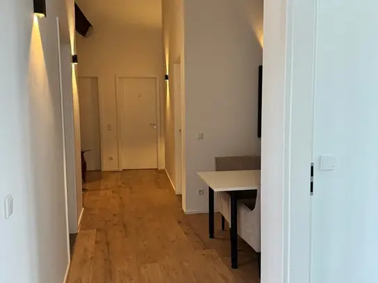 Bright loft 8 minutes from Downtown - train stop in front of the door - 10 to the main station