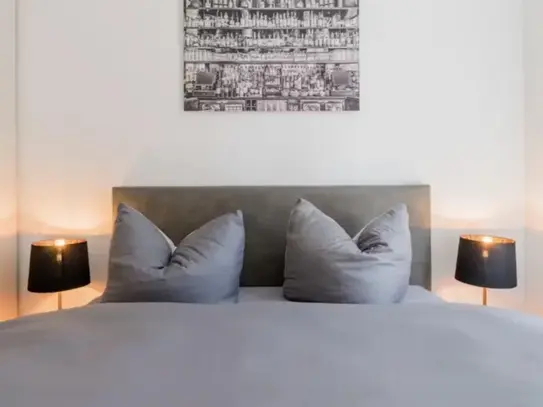 Luminous 1-bedroom flat in well-connected and trendy district