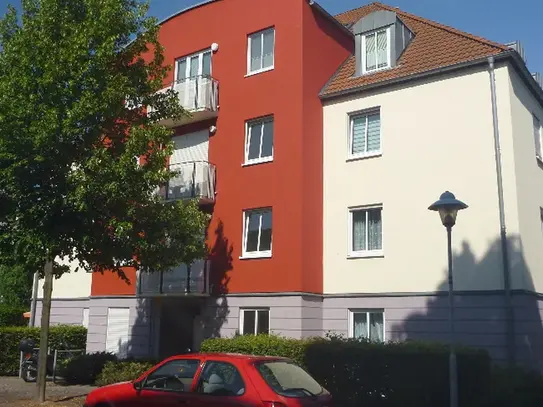 Schöne und ruhig gelegene 2-Zi-Wohnung mit 2 Balkone und Einbauküche in Coswig. - triapol Immobilien