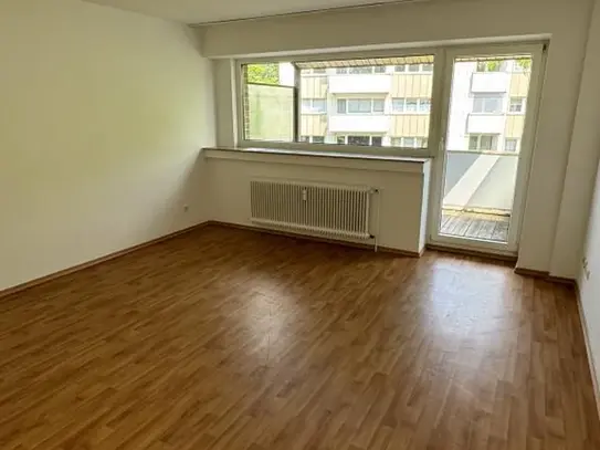 3-Zi.-Whg.: neues Tageslichtbad mit Wanne, Balkon