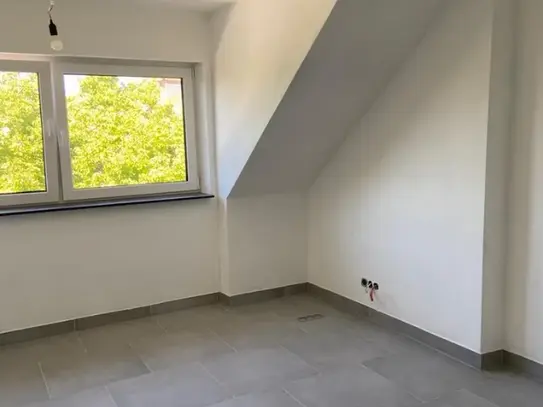 Helle 2-Zimmer-Dachgeschosswohnung in sanierten Altbau!