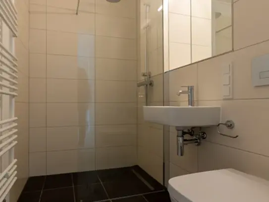 ** 4-Zimmer-Wohnung| großer Balkon | Bad mit Wanne | Gäste-WC | Aufzug | Stellplatz | ab sofort **