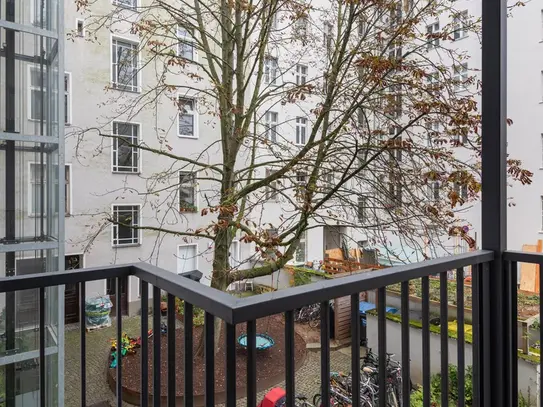 Fabulous, generously sized flat in the heart of Prenzlauer Berg