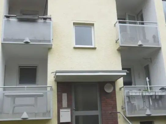 2-Raumwohnung mit Balkon in Mülheim zu vermieten.