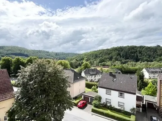 NUR MIT WOHNBERECHTIGUNGSSCHEIN - Familienwohnung (mind.3 Personen) mit Balkon und Aufzug