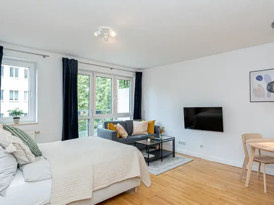 New spacious, charming studio in Mitte (Berlin) with balcony and concierge