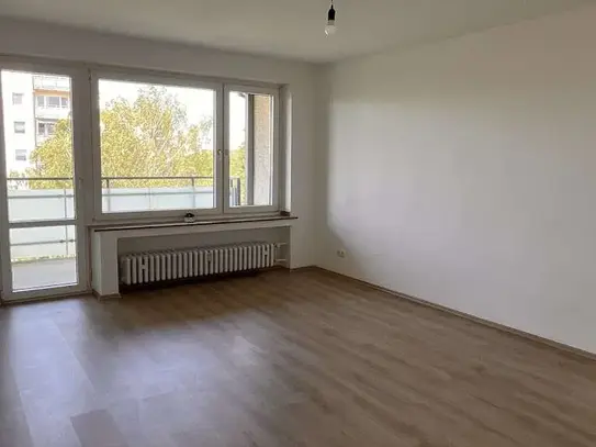 Sanierte 2 Zimmerwohnung mit Balkon und Aufzug!