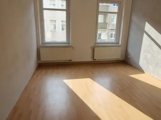 große, helle 2-raumwohnung