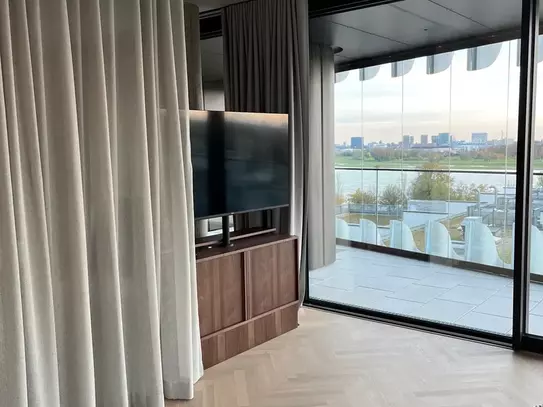 Luxurious apartment with plenty of space and a great view over Düsseldorf
