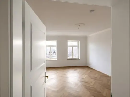 Hochwertig sanierter Altbau mit Fußbodenheizung und Parkett !