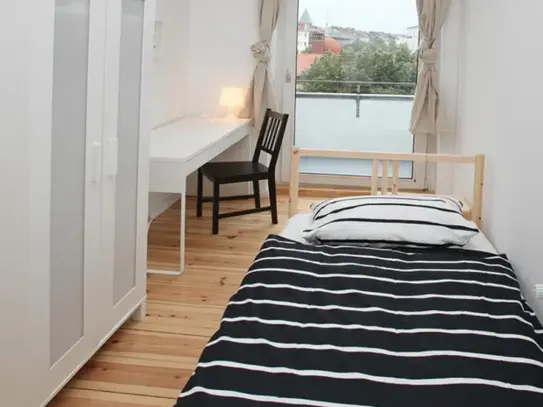 Neat single bedroom in Kreuzberg