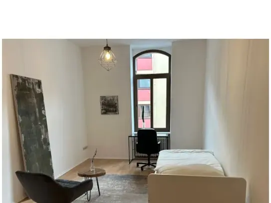 One noble room in a shared flat next to Trier railway station!