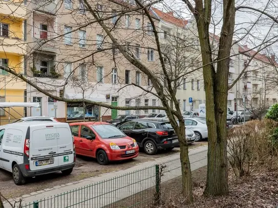 Urban living experience: modern 2-room flat with balcony in a quiet Reinickendorf location, Berlin - Amsterdam Apartmen…