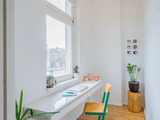 Charming home in trendy Moabit (Bezirk Mitte) with your own office, modern kitchen and all mod-cons