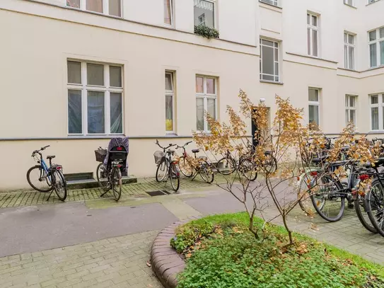 Quiet & charming courtyard apartment in historic bulding