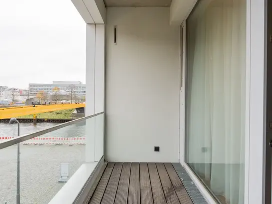 Luxuriös ausgestattete Wohnung direkt am Hauptbahnhof, zentral mit Designermöbeln, Wasserblick, Terasse