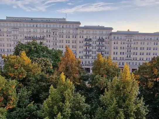 FIRST OCCUPANCY: Bright 2 rooms in the historic Karl-Marx-Allee