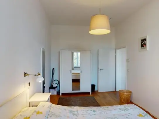 Lovely 1-Bedroom apartment with balcony close to Landsberger Allee train station