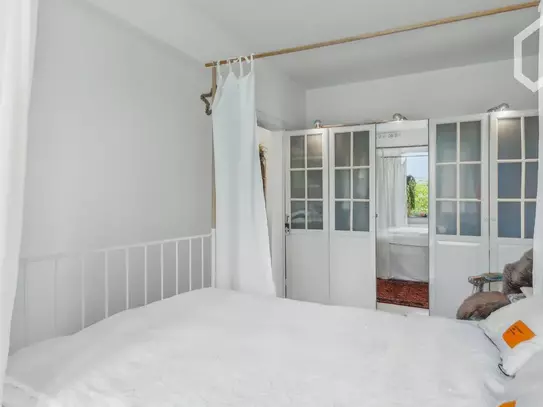 Sweet and artsy apartment close to the Rhein with amazing city connection