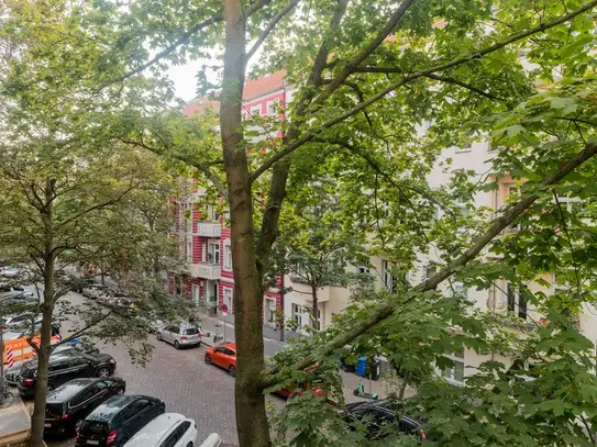 Quiet and beautiful 1 room apartment in Kreuzkölln with balcony!