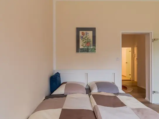 Sunny and stylish 2-room apartment in Berlin-Charlottenburg