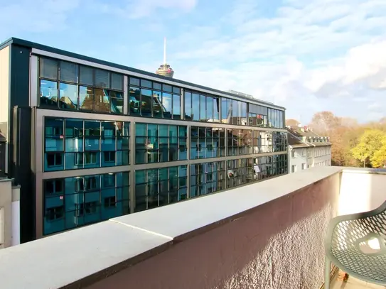 Bright apartment with balcony near Friesenplatz