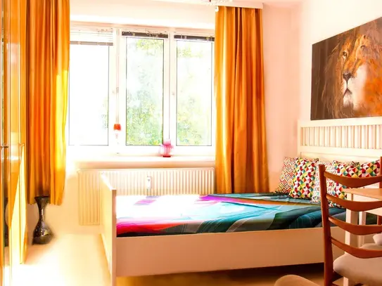 Friedrichshain: 1 room for 1 Person in 3 room (3 Person) shared apartment