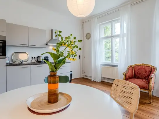 Bright and spacious apartment in Berlin-Hermsdorfs` Old Manourhouse