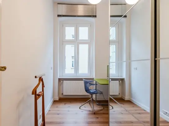 Charming Old Building Apartment in Friedrichshain with Modern Features and Spacious Living Area, Berlin - Amsterdam Apa…