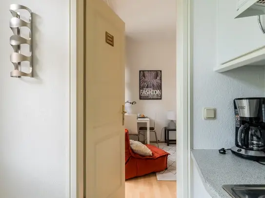 COZY APARTMENT IN PRIME LOCATION CLOSE TO SCHÖNHAUSER ALLEE STATION BERLIN