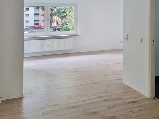 Kleine 4-Zimmer-Wohnung mit Balkon im Erdgeschoss